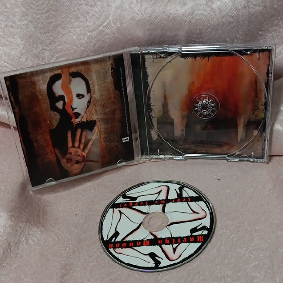 Marilyn Manson Lest We Forget The Best Of CD - Picture 5 of 6